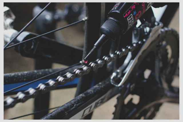Apply Chain lube Bike