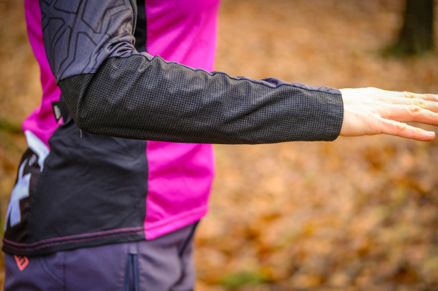 Assos Womens Trail LS Jersey-6.jpg