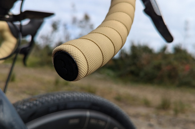 BBB GravelRibbon Gel Bar Tape Drop.jpg