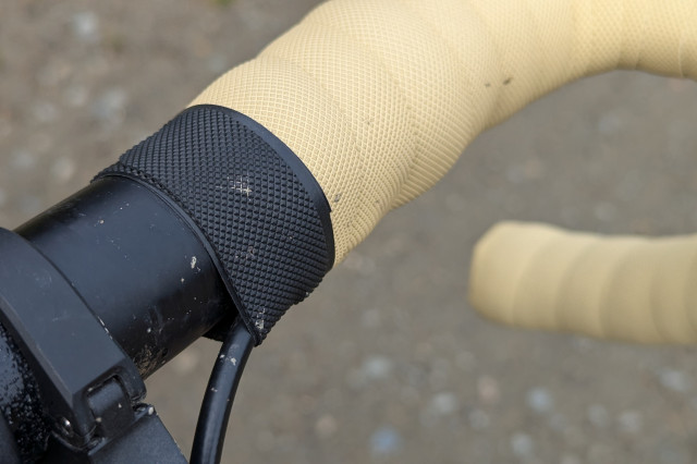 BBB GravelRibbon Gel Bar Tape Finish.jpg