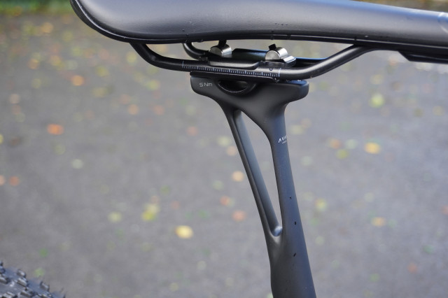 Berria_Bravo_6_Seatpost.JPG