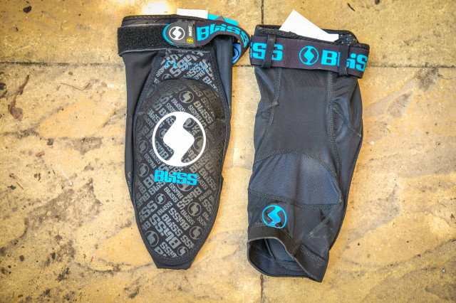 Bliss ARG Vertical extended knee pads-1.jpg