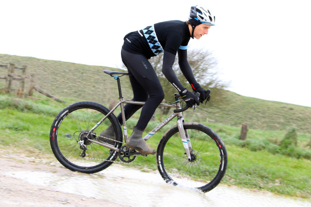 Bombtrack Hook EXT - riding 2.jpg