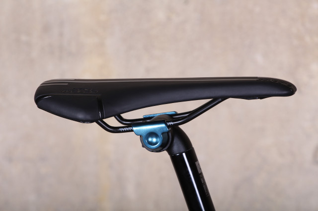 Bombtrack Hook EXT - saddle.JPG