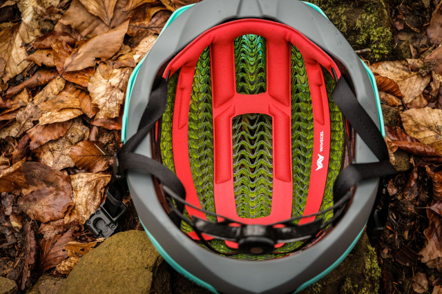 Bontrager Blaze Wave Cell Helmet-14.jpg