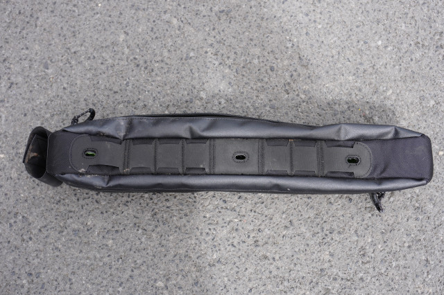 Bontrager_Frame_Bag_Thumbscrewholes.JPG