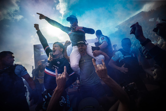 2022 UCI MTB World Championships DH celebration