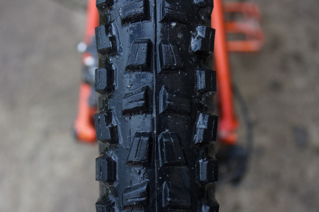 CST-BFT-29-x-2.25 Tyre Review 2021 top tread view.jpg