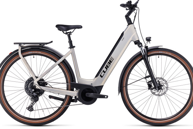 CUBE Touring Hybrid Pro 625.jpg