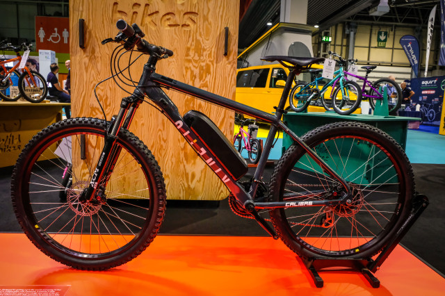 Calibre Kinetic e-bike-1.jpg