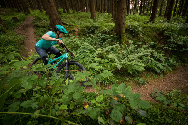 Calibre Ladies Bossnut V2 Riding 10.jpg