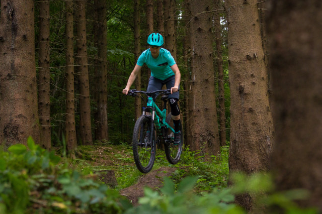 Calibre Ladies Bossnut V2 Riding 4.jpg