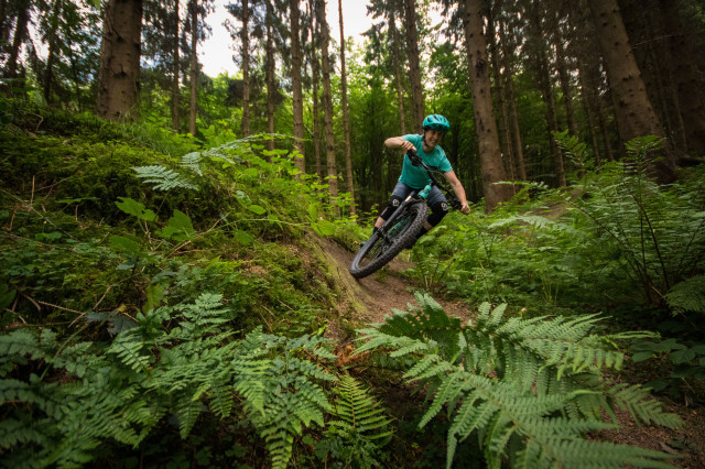 Calibre Ladies Bossnut V2 Riding 9.jpg