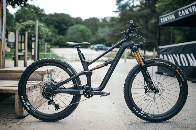Canyon Spectral WMN CF 1.jpg