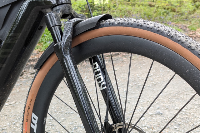 Canyon_Grizl_ON_CF9_fork.jpg