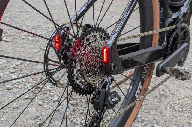 Canyon_Grizl_ON_CF9_rearlight.jpg