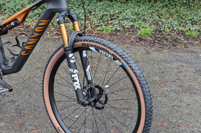 Canyon_Lux_Trail_CFR_Front.jpg