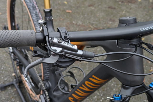 Canyon_Lux_Trail_CFR_cables.jpg