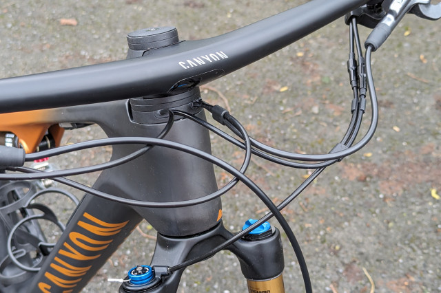 Canyon_Lux_Trail_CFR_cockpit.jpg