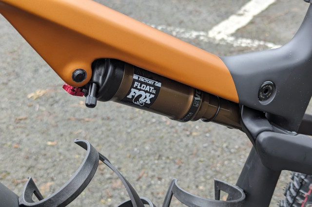 Canyon_Lux_Trail_CFR_shock.jpg
