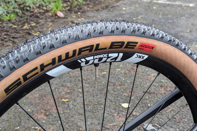 Canyon_Lux_Trail_CFR_tyre.jpg