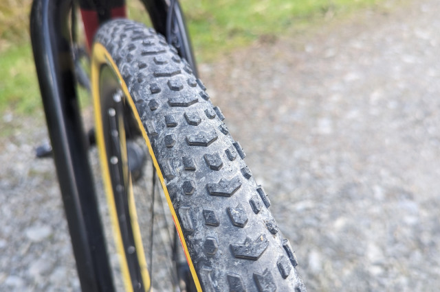 Challenge_Gravine_PRO_tread.jpg