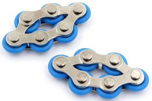 Chistmas Gift Guide roller chain fidget.jpg