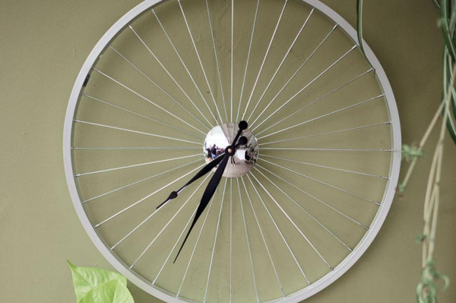Christmas gift guide clock.jpg