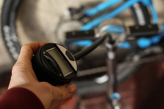 Crankbrothers Klic Pump and Burst Tank-2.jpg