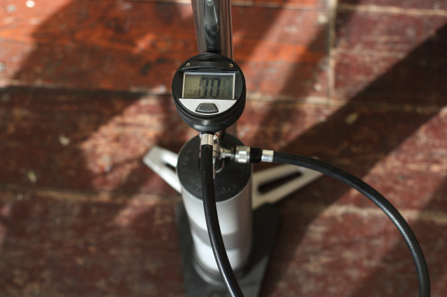 Crankbrothers Klic Pump and Burst Tank-6.jpg