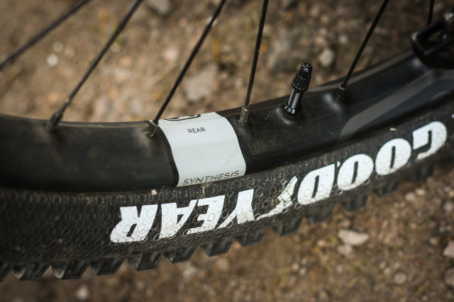 Crankbrothers Synthesis E11 Carbon Wheelset-17.jpg