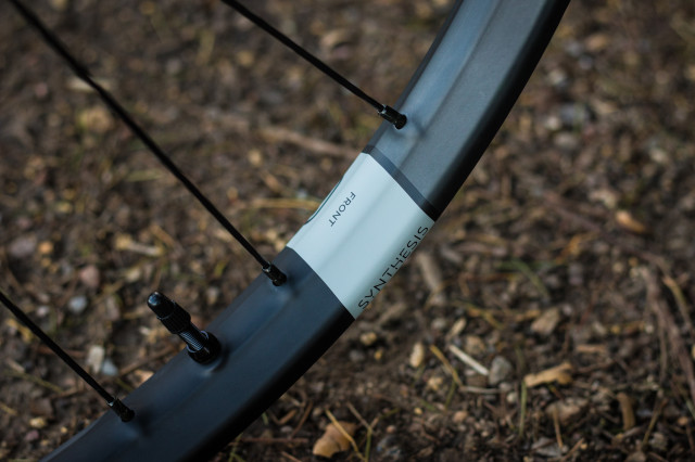 Crankbrothers Synthesis E11 Carbon Wheelset-2.jpg
