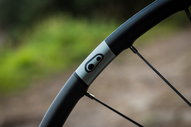 Crankbrothers Synthesis E11 Carbon Wheelset-4.jpg