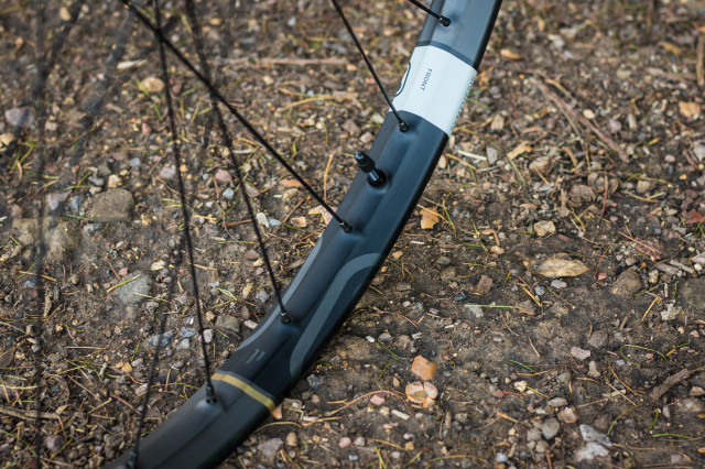 Crankbrothers Synthesis E11 Carbon Wheelset-5.jpg