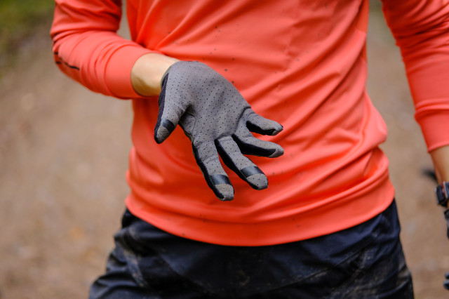 Cube Performance gloves-1.jpg