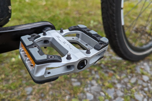 DMR Flat4 Pedal Side.jpg