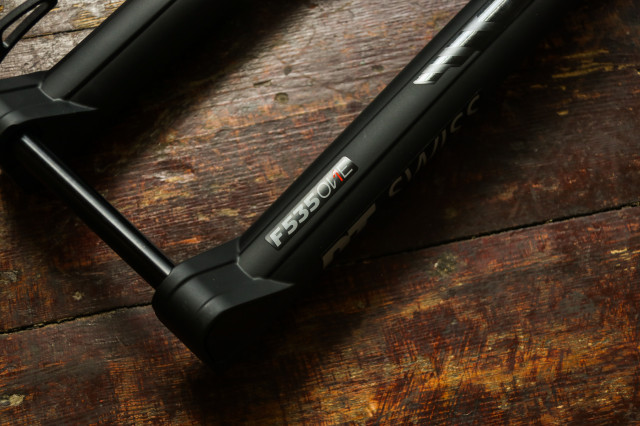 DT Swiss F535 One fork first look-2.jpg