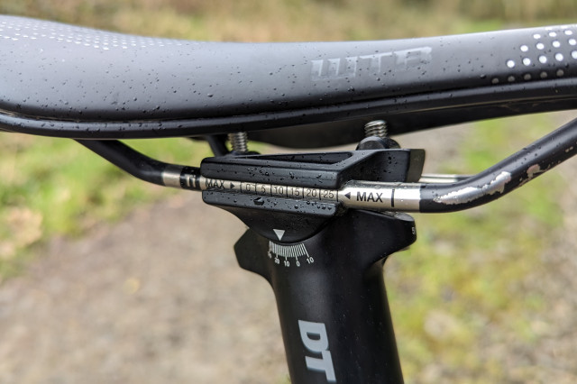DT_Swiss_D232_dropper_clamp.jpg