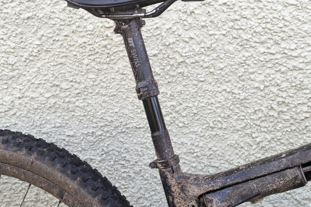 DT_Swiss_D232_dropper_use.jpg