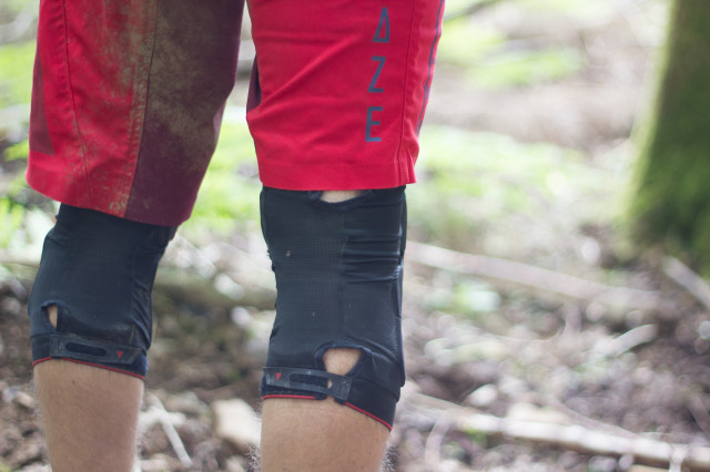 Dainese-Trail-Skins-2-kneepads-101.jpg