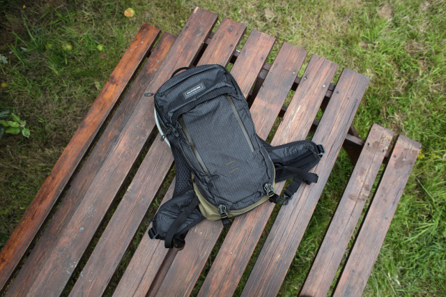 Dakine Seeker 10l hero.jpg