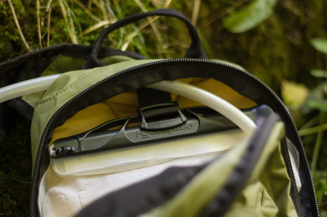 Dakine Session 8L Hydration Pack-6.jpg