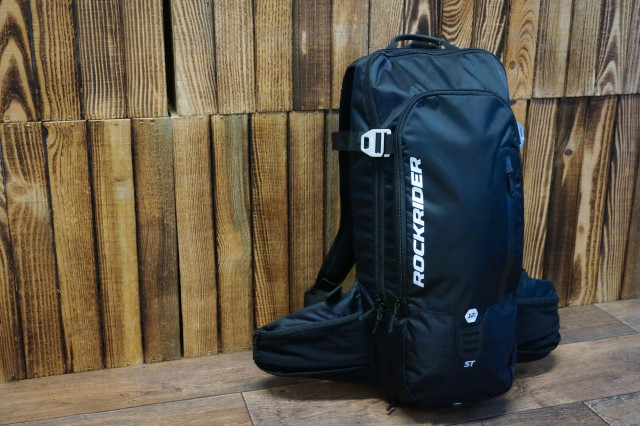 Decathlon Rockrider 12L Hydration Pack 3000x2000.jpg