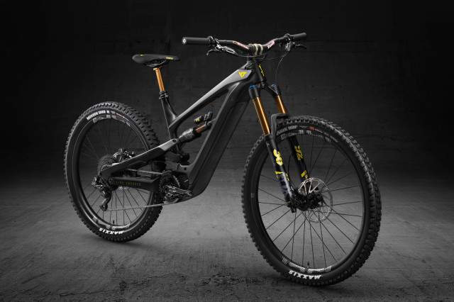 Decoy_CF_Pro_Race_Titan_Front.jpg