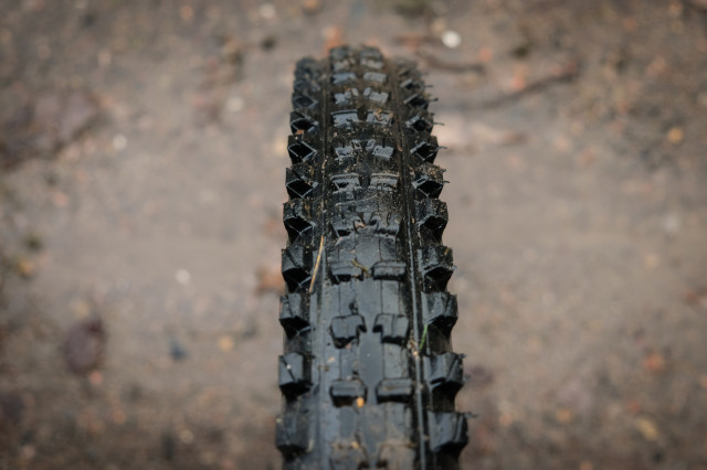 EThirteen TRS 2.35 tyre-5.jpg