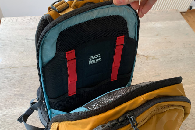 EVOC FR Trail E-Ride 20 backpack 2022 001.jpg
