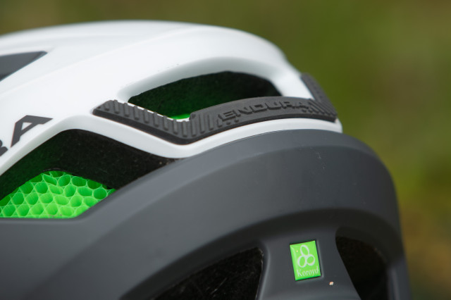 Endura MT500 MIPS Helmet Goggle Grip.jpg