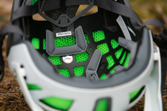 Endura MT500 MIPS Helmet Koroyd and MIPS.jpg