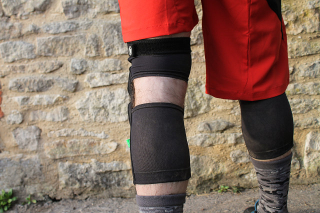 Endura MTR Knee Guard-3.jpg