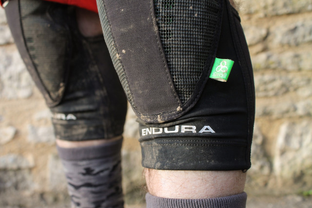 Endura MTR Knee Guard-4.jpg